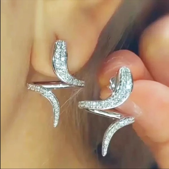 New 925 Silver Twisted Snake ShapeDiamond Earrings - Picture 2 of 3
